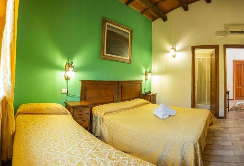 اتاق استاندارد سه نفره, Country House Il Cascinale