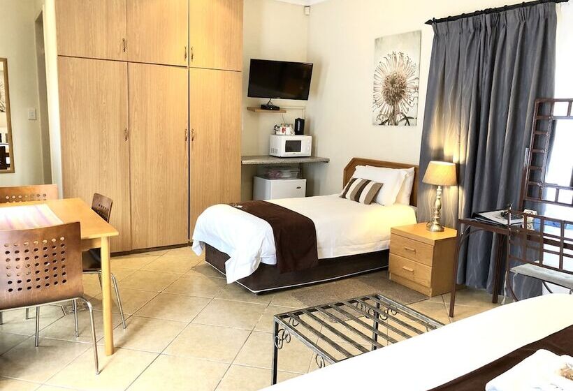 Семейный Номер, Clubview Guest House