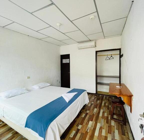 Номер Стандарт, Hostal Darwin B&b