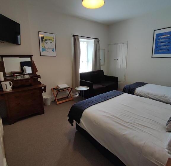 Семейный Номер, Rolling Wave Guesthouse
