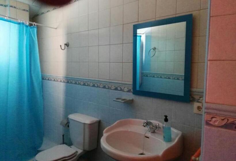 غرفة عائلية, Virgen De Los Remedios