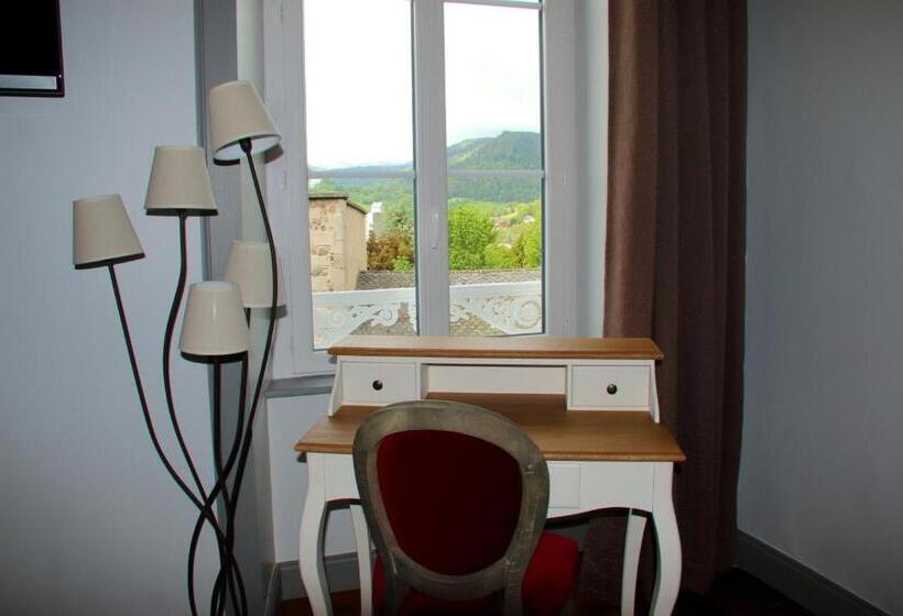 Номер Стандарт с Балконом, Auberge Les Volcans