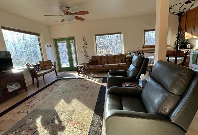 חדר דלוקס לשלושה, Eagle Peak Guesthouse
