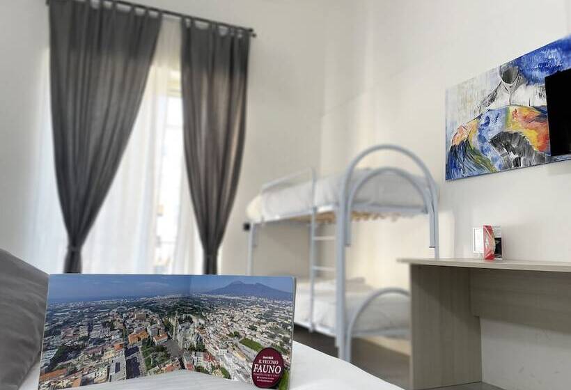 غرفة عائلية, Il Vecchio Fauno