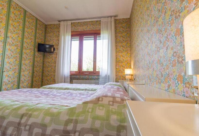 اتاق استاندارد با چشم‌انداز استخر, Agriturismo I Quercioli