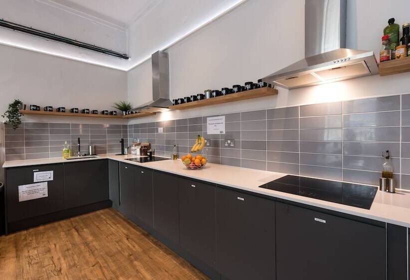带共用浴室的标准房间, Code Pod – The Court  Edinburgh