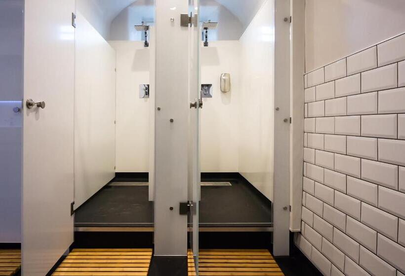 带共用浴室的标准房间, Code Pod – The Court  Edinburgh