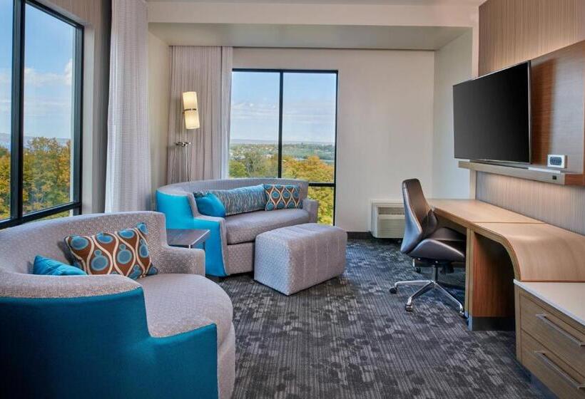 Люкс Кровать Кинг, Courtyard By Marriott Petoskey At Victories Square