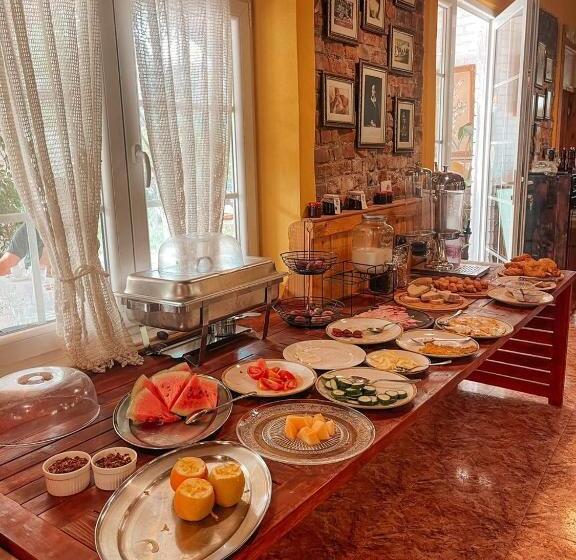 اتاق خانوادگی با چشم‌انداز باغ, Guesthouse Lord Byron