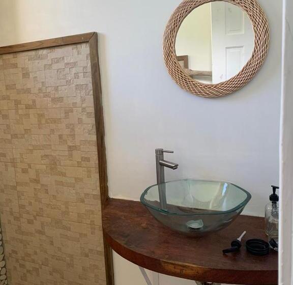 جناح سوبيريور مطل علي البحر, Bird Island Bungalows