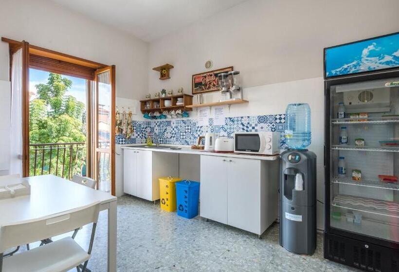 חדר דלוקס עם נוף להרים, Travelershome Morena Guesthouse