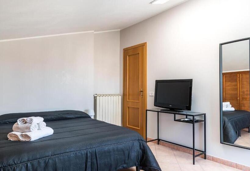 חדר סטנדרט טריפל חדר רחצה חיצוני, Travelershome Morena Guesthouse