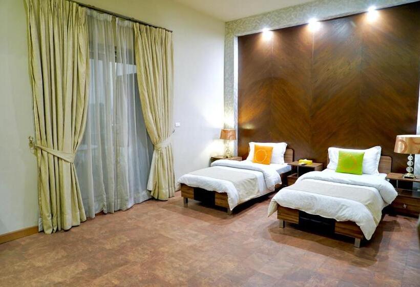 اتاق لوکس, Circle Club Faisalabad