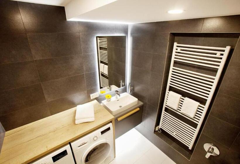 Escritório Estándar, Marina Apartments Regensburg