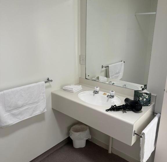 Студия Стандарт, Helensborough Motor Inn