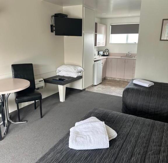 Студия Стандарт, Helensborough Motor Inn
