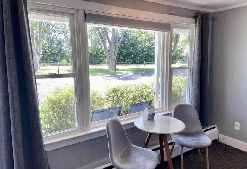 Номер Стандарт, Elk Rapids Lakeshore Inn