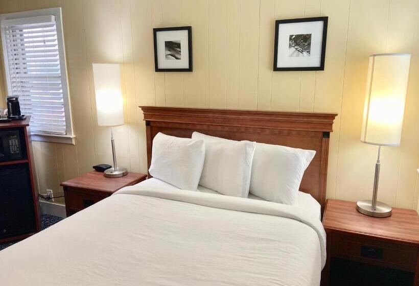 Номер Стандарт, Elk Rapids Lakeshore Inn