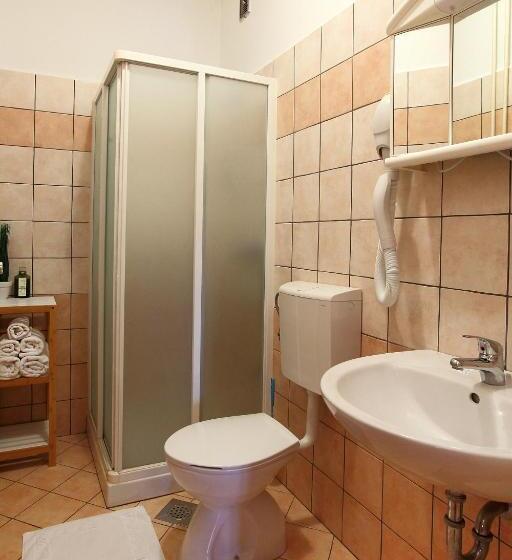 اتاق استاندارد سه نفره, Guesthouse Risnik