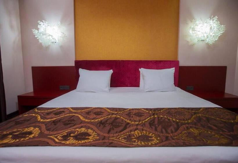 Полулюкс Повышенной Комфортности, Park Hotel Romantica