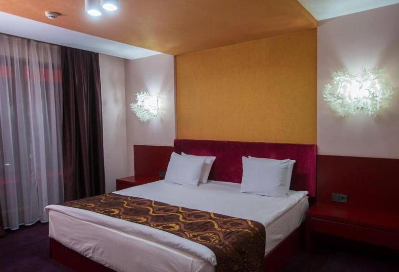 Полулюкс Повышенной Комфортности, Park Hotel Romantica