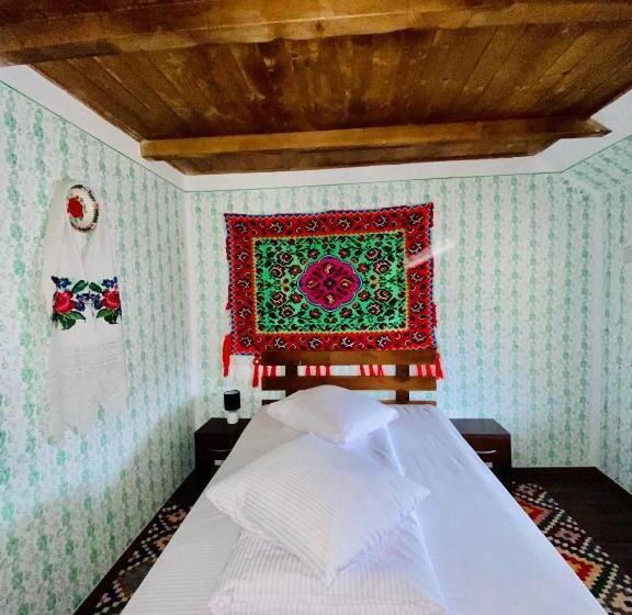 غرفة قياسية, Floare De Maramures 1
