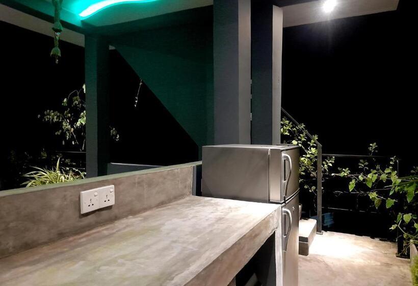 اتاق لوکس با بالکن, Weligama Bay Watsila Resort