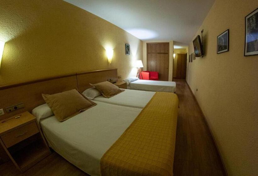 Трехместный Номер Классика, Hostal Cabrerès