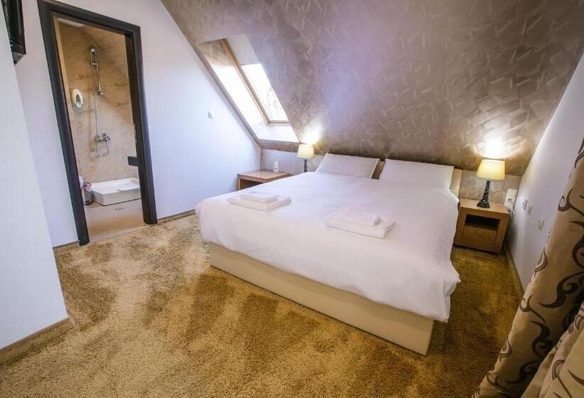 Deluxe-studio, Andon Angelov
