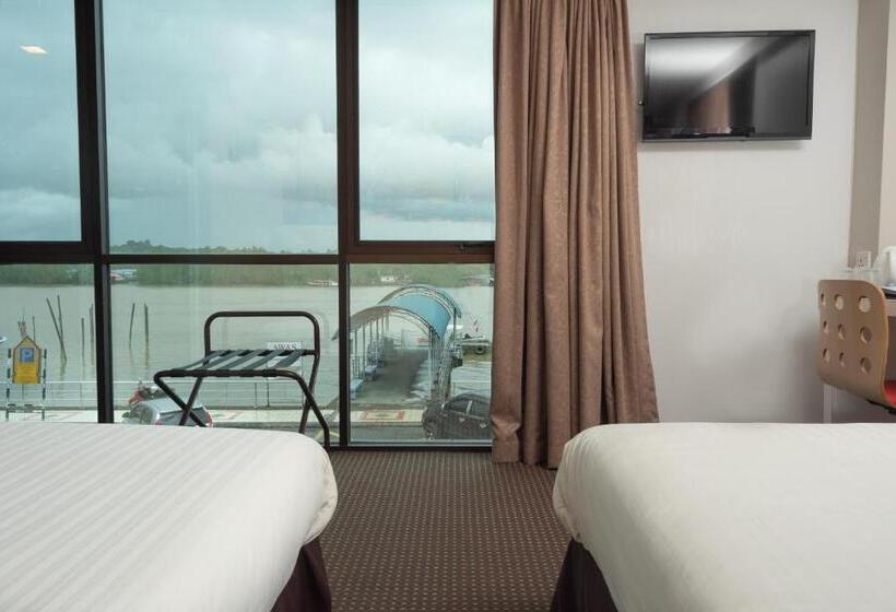 디럭스 룸, Capital O 90083 Riverfront Inn