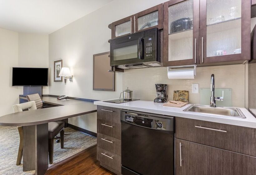 Студия Стандарт, Candlewood Suites   Davenport, An Ihg