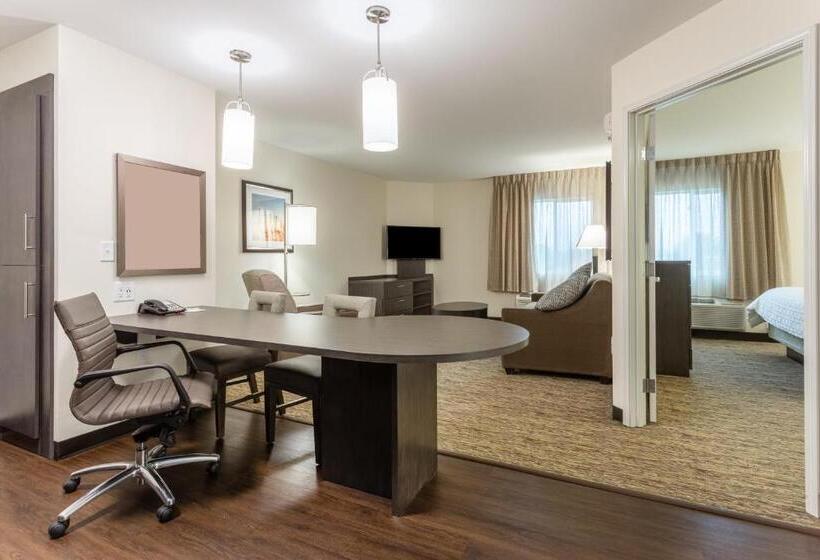 Номер Стандарт Кровать Кинг Адаптированный для Инвалидов, Candlewood Suites   Davenport, An Ihg