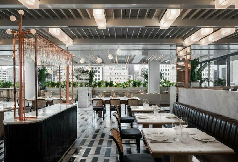 Büyük Çift Kişilik Yataklı Lüks Oda, Four Seasons Hotel Montreal