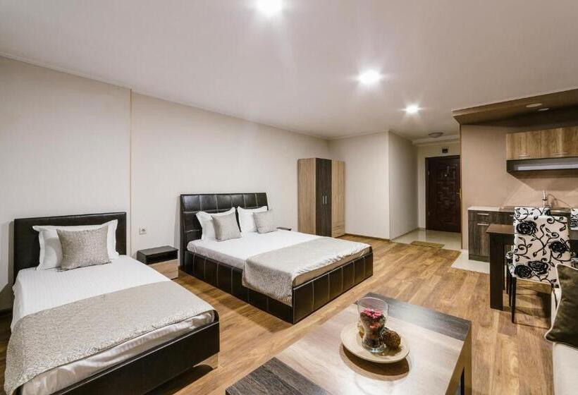 استودیوی استاندارد, Family Hotel Ring & Thermal