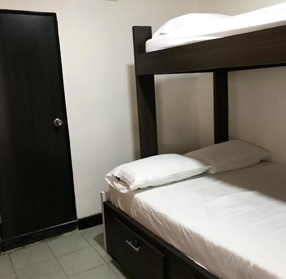اتاق لوکس, La Quinta Bacana