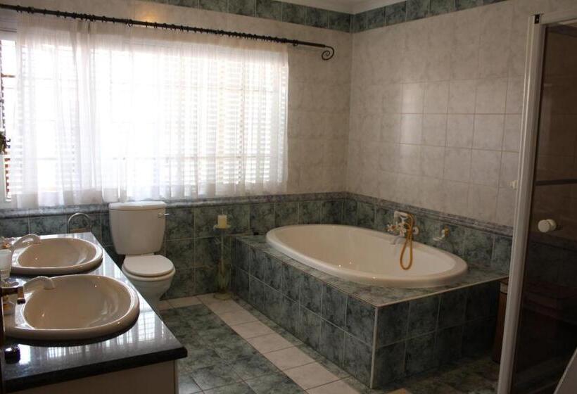 Номер Deluxe Вид на Сад, House And Heart Guest House