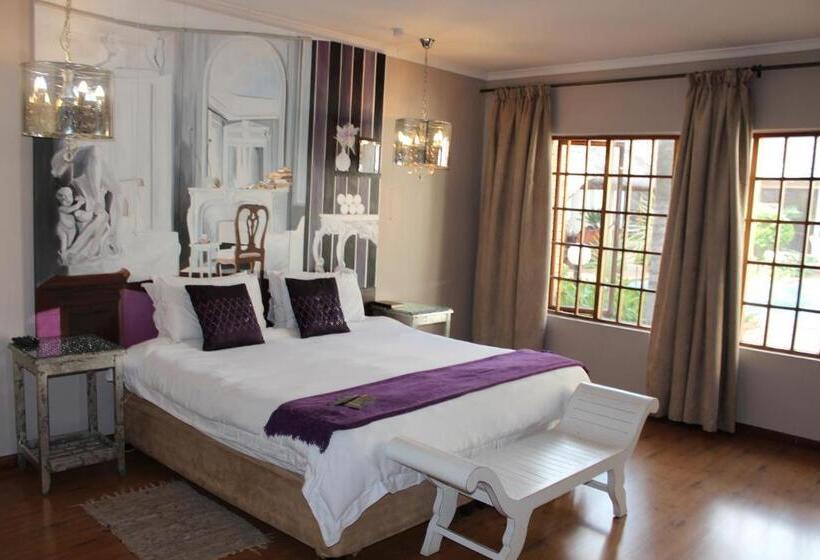 Номер Deluxe Вид на Бассейн, House And Heart Guest House