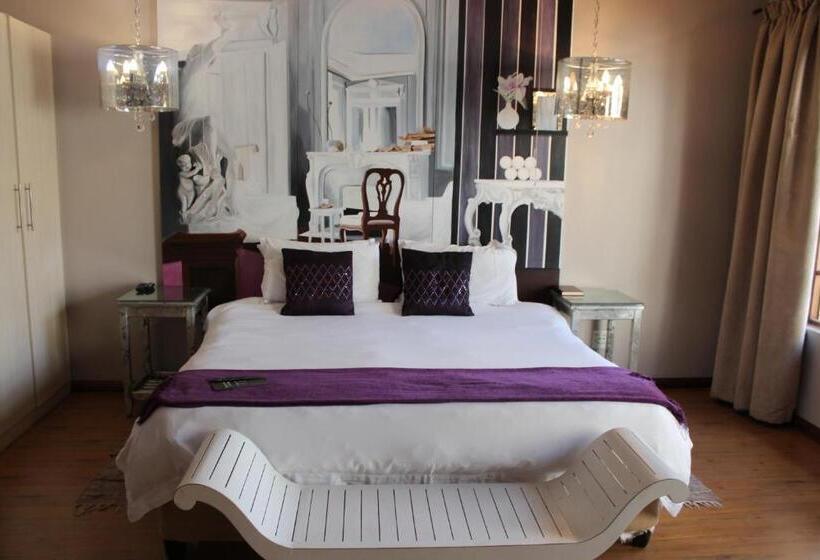 Номер Deluxe Вид на Бассейн, House And Heart Guest House