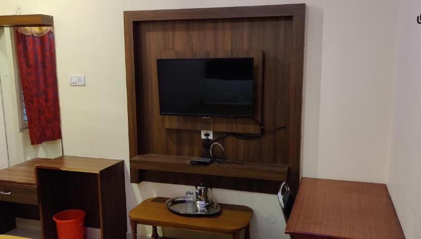 标准单人间, Kumaran Millenium Residency