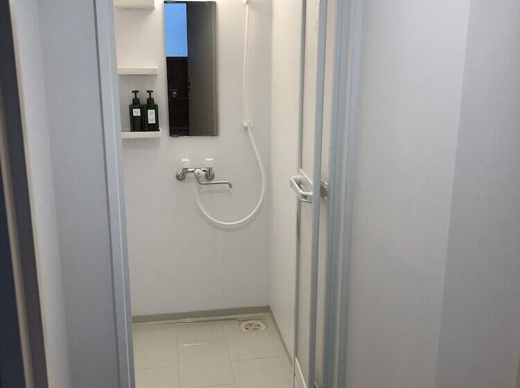 تختخواب در اتاق مشترک, Santiago Guesthouse Naha
