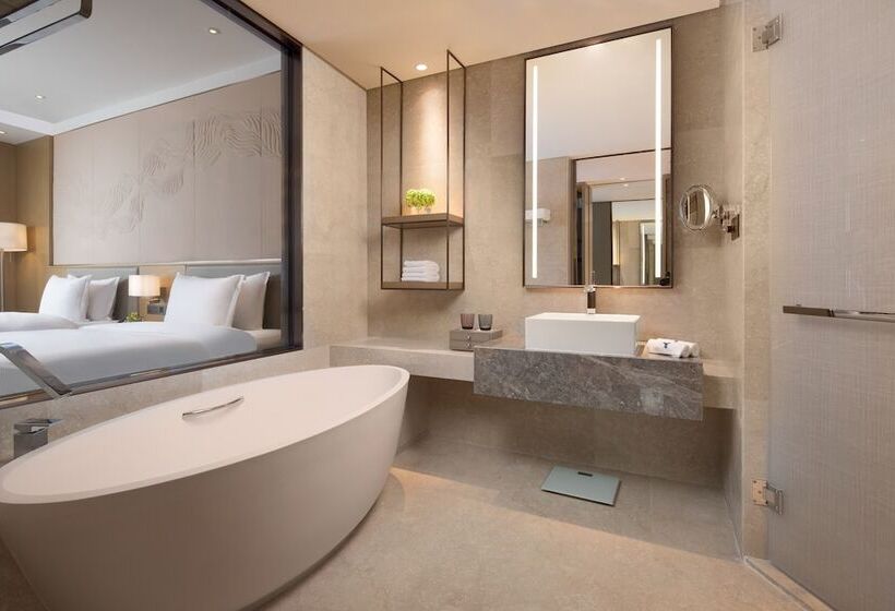 Номер Executive Вид на Море, Wyndham Grand Plaza Royale Yuzhou Xiamen   Wuyuan Bay