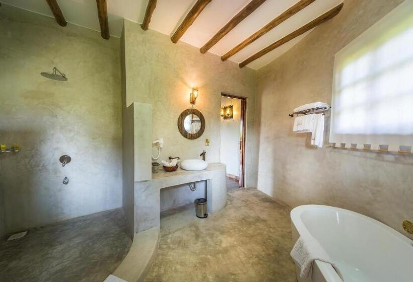 سوییت, Emburara Farm Lodge