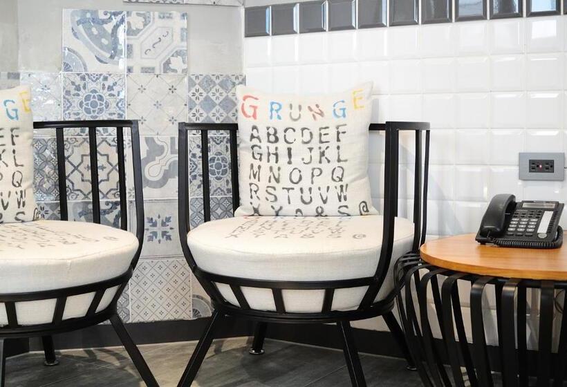 اتاق لوکس سه تخته, K