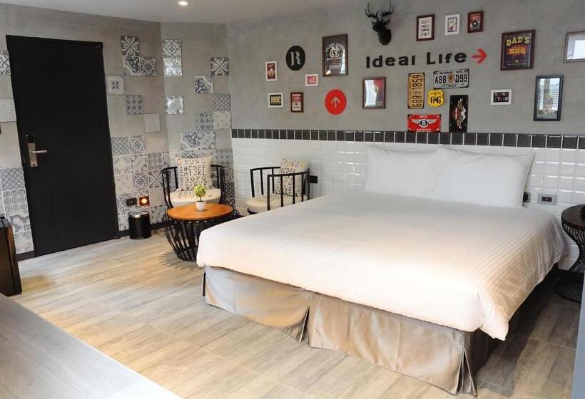 اتاق لوکس سه تخته, K