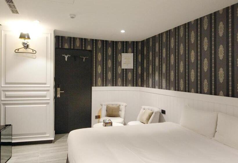 اتاق لوکس سه تخته, K