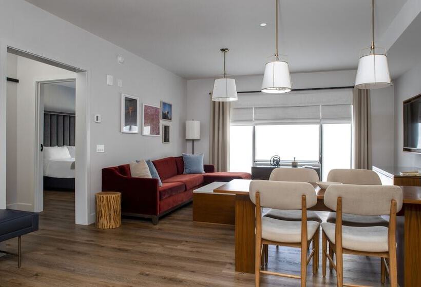 Suite, The Blake
