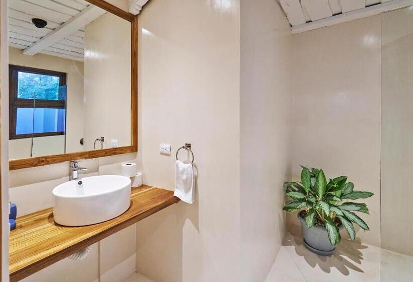 Люкс Повышенной Комфортности, Paradise Beach Lodge