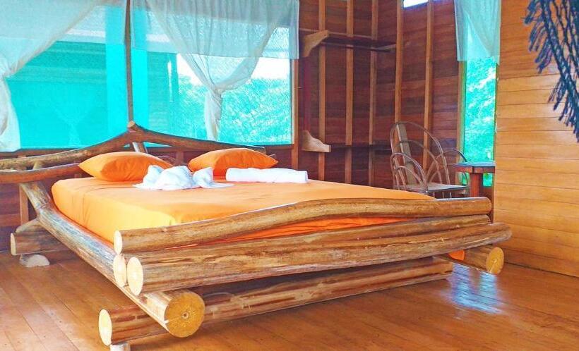 Standard Bungalow, Amazon Oasis Floating Lodge