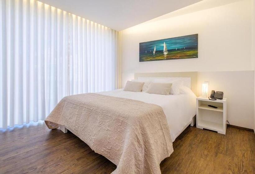 سوییت با چشم‌انداز جانبی دریا, Sisu Guest House
