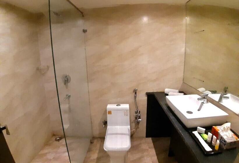 Quarto Estandar, Al Towheed
